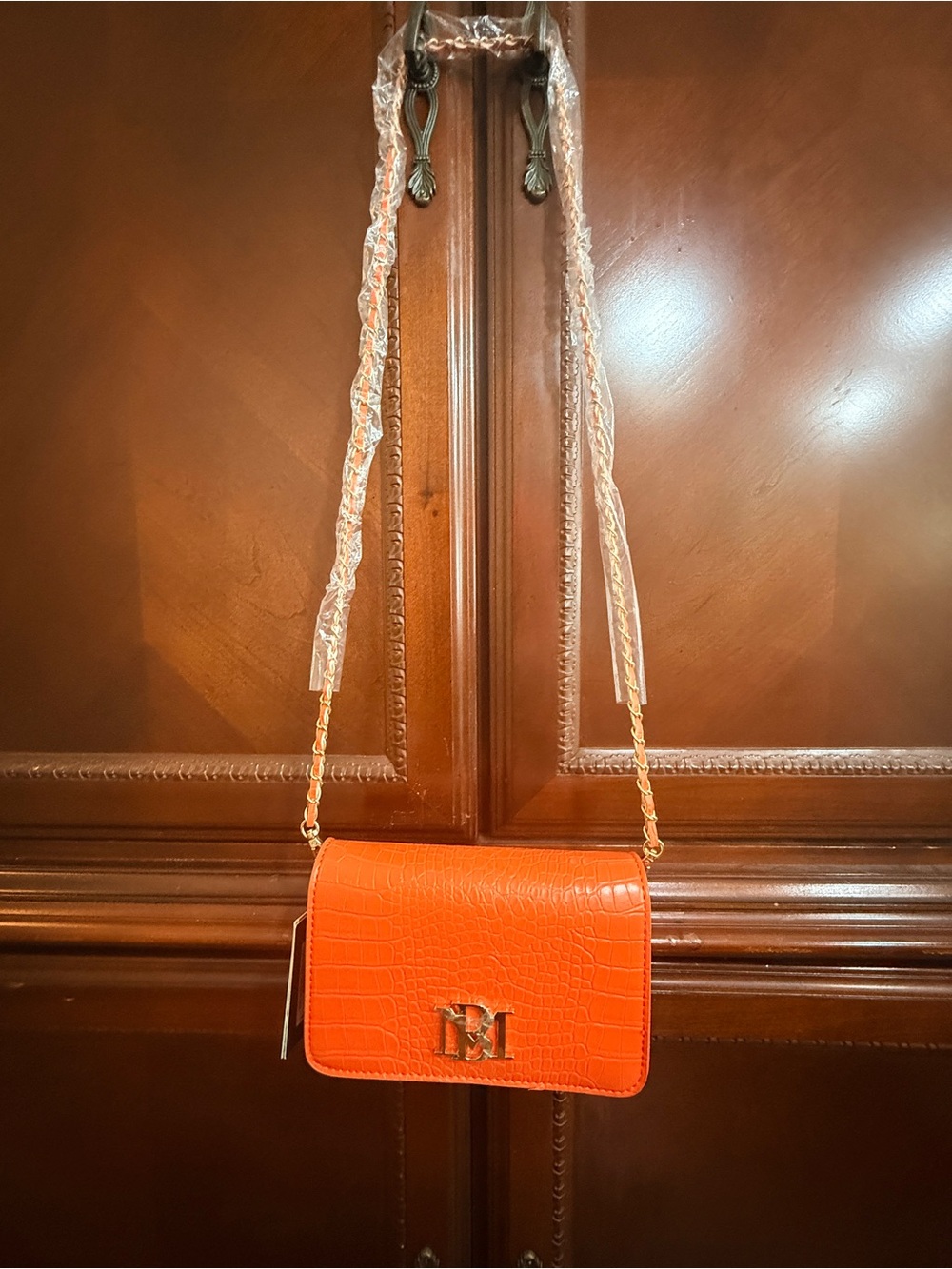 Badgley Mishka Orange croc
Embossed chain crossbody bag
NWT retail $99 - Picture 4 of 15